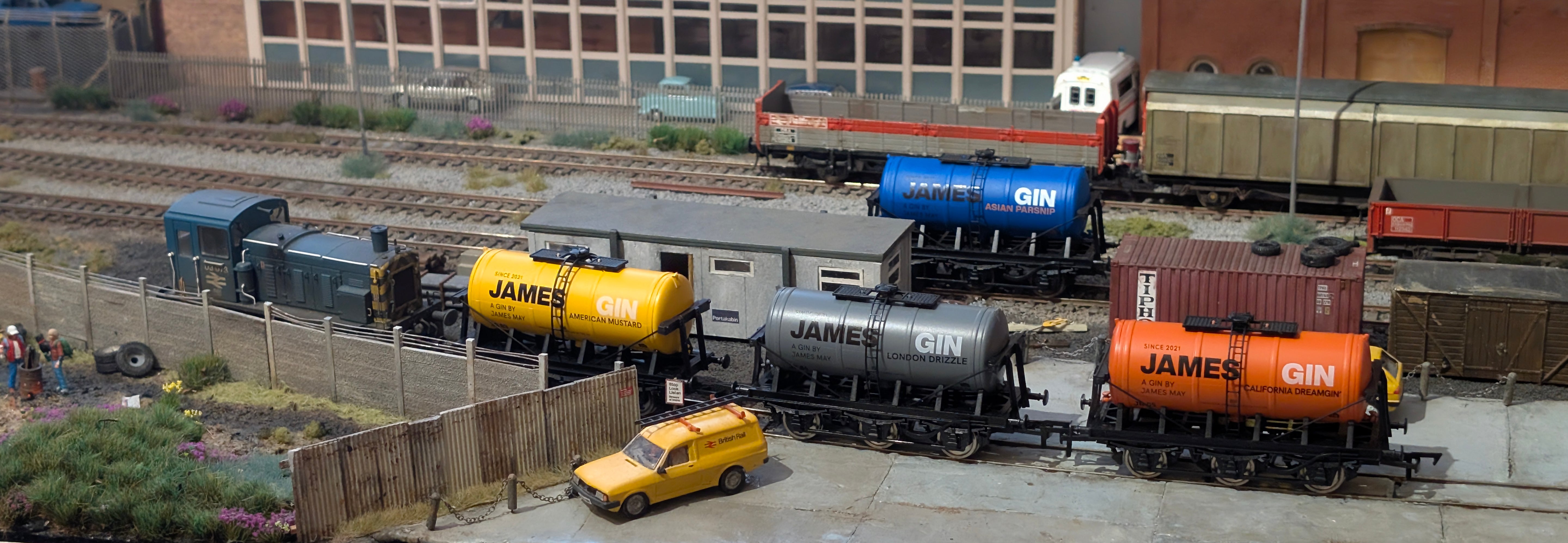 Model train set with James Gin cars | James May | Model train