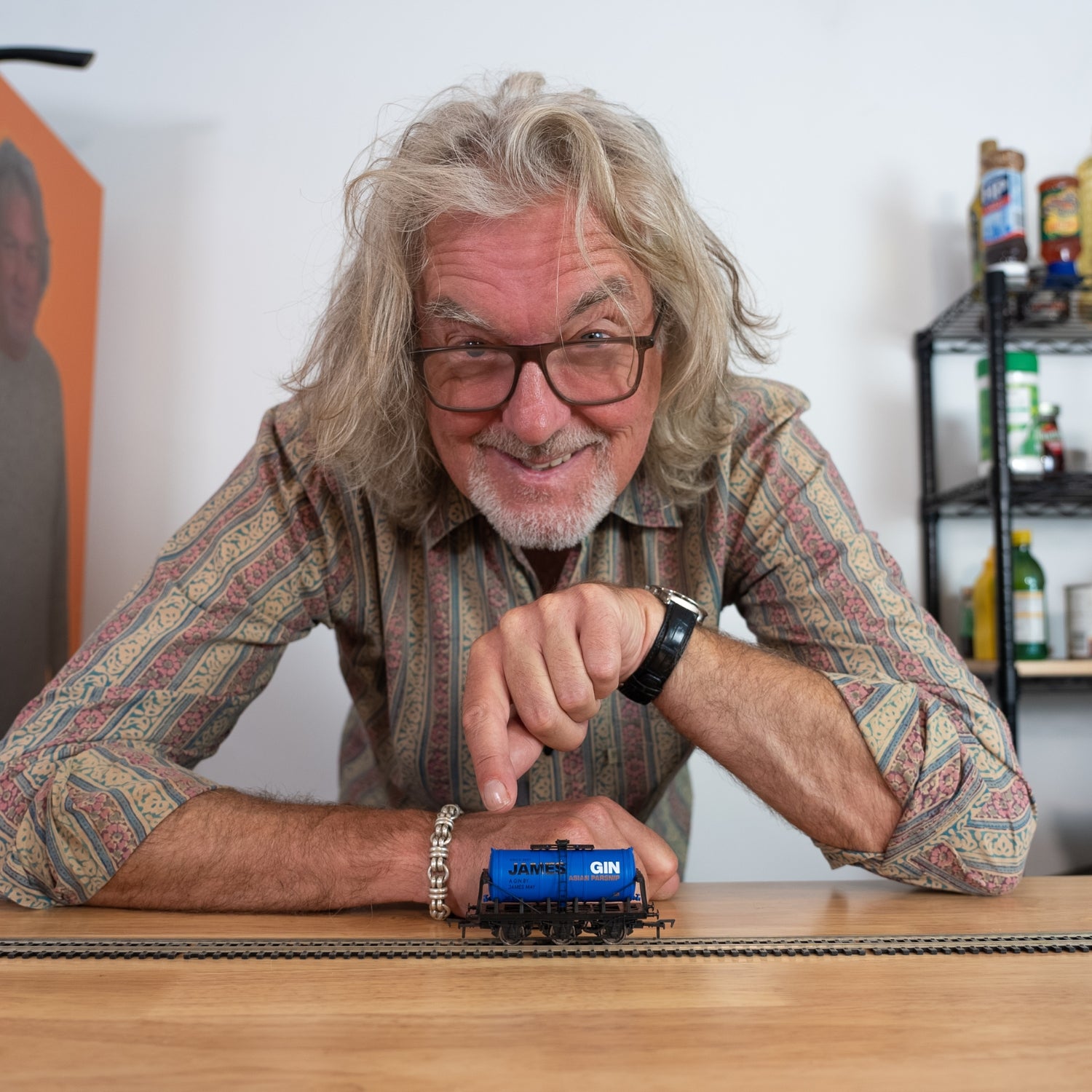 James May Limited Edition James Gin OO Gauge 6-Wheel Tank Wagon